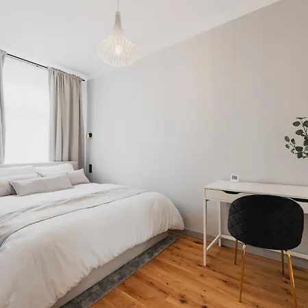 Homely Jezyce Apartment, Free Parking, Self Check In Poznań